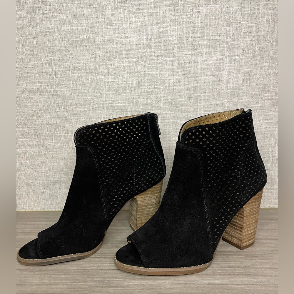 Lucky Brand Lamia Black Suede Ankle Boot Peep Toe Size 6.5 - Picture 1 of 7